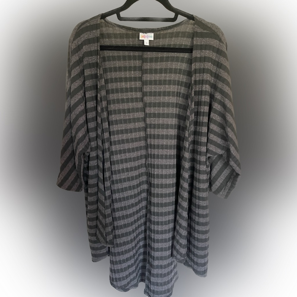 Lularoe Lindsay kimono size small